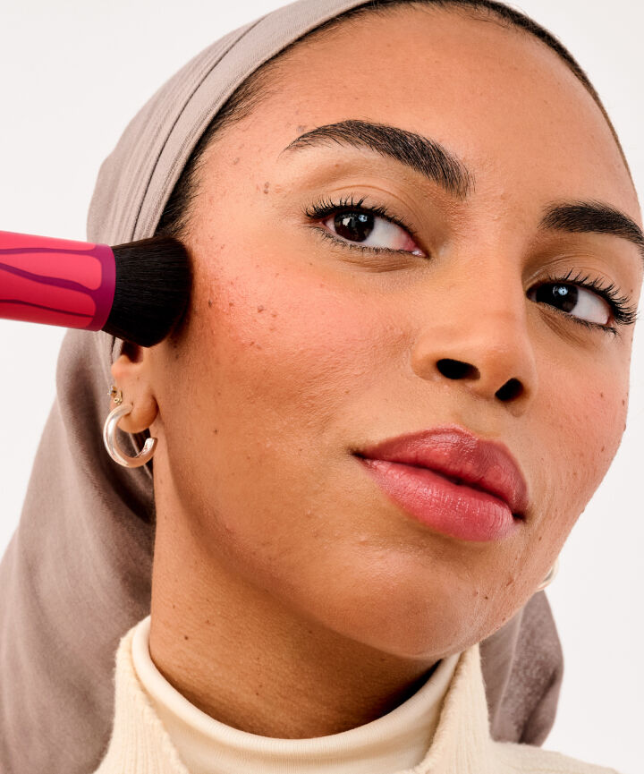 Model applying Hoola