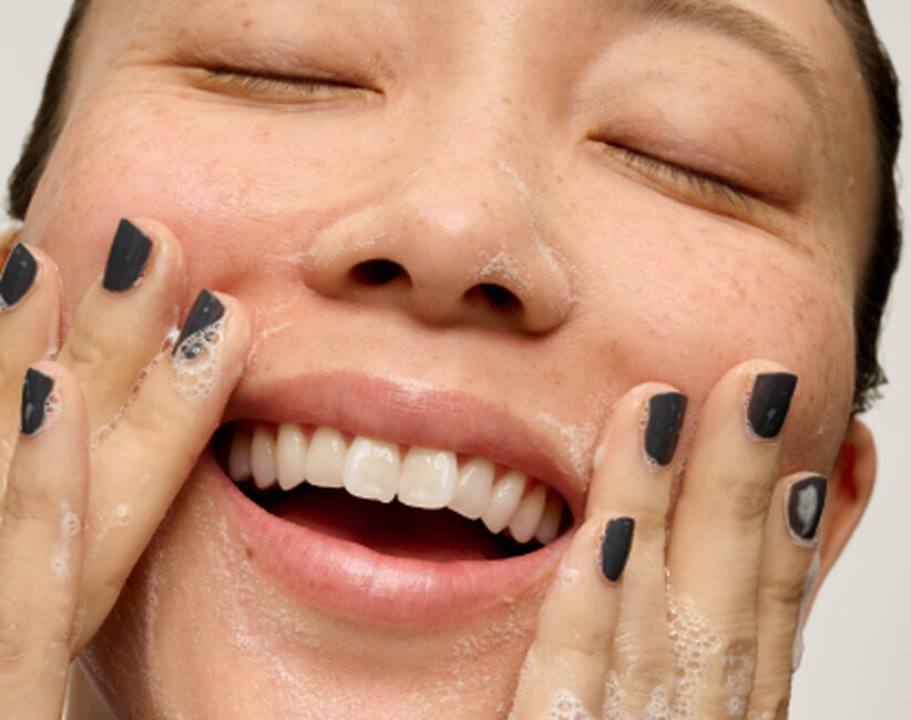 Tout sur les pores dilatés : causes, mythes et astuces