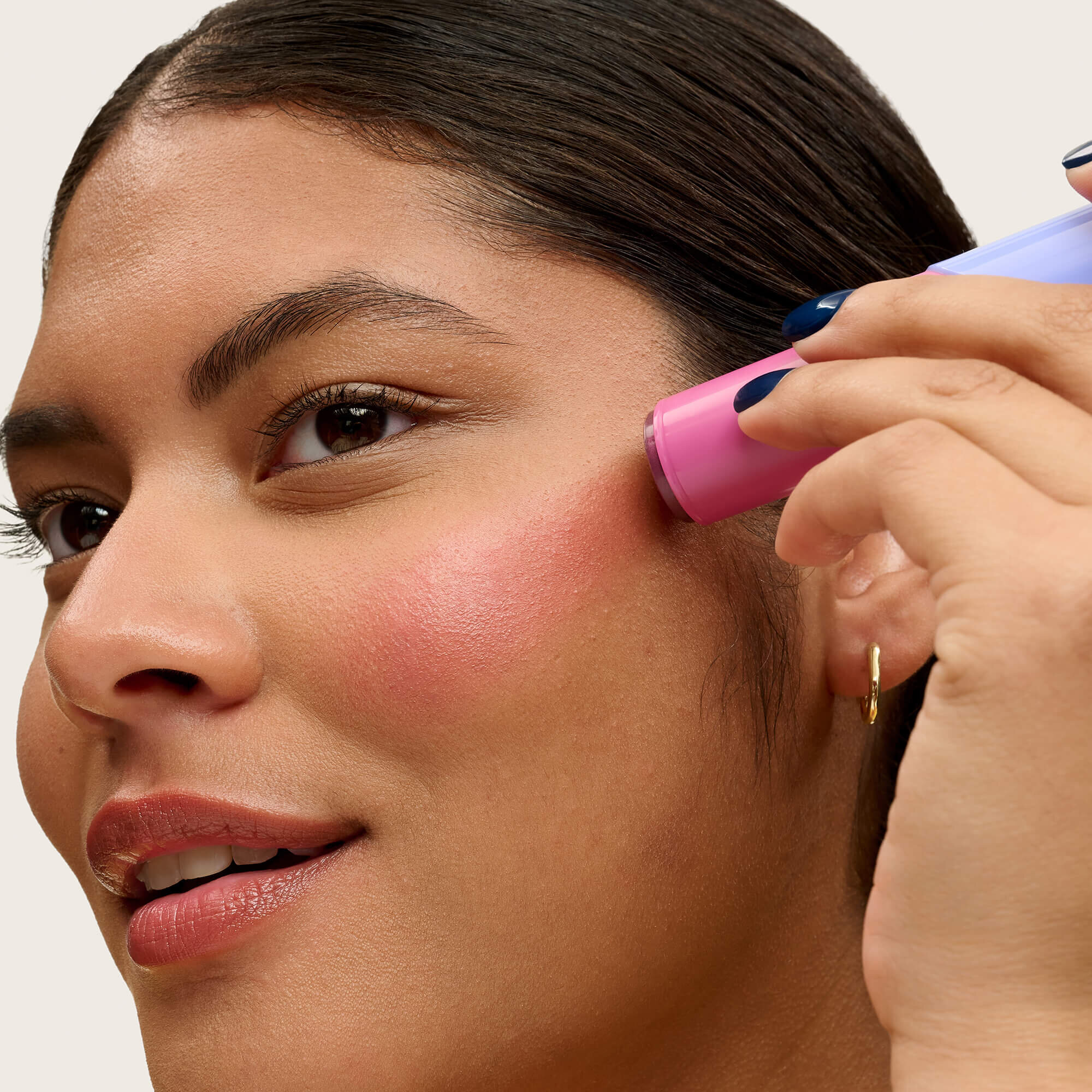 Appliquer sur les joues