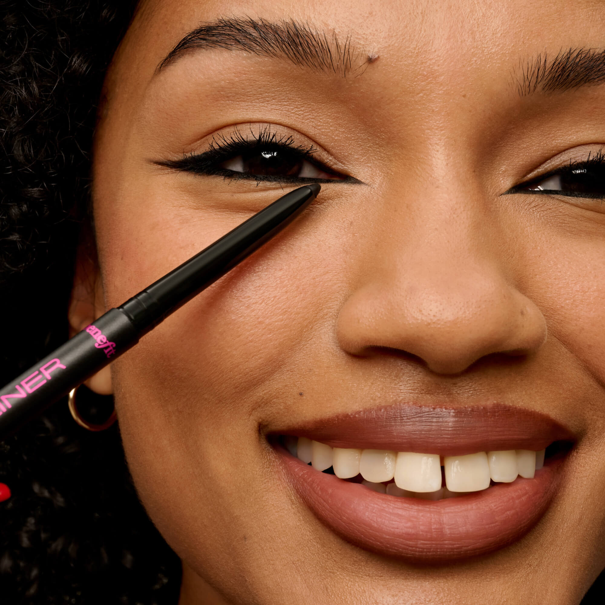 Glide along lash line.