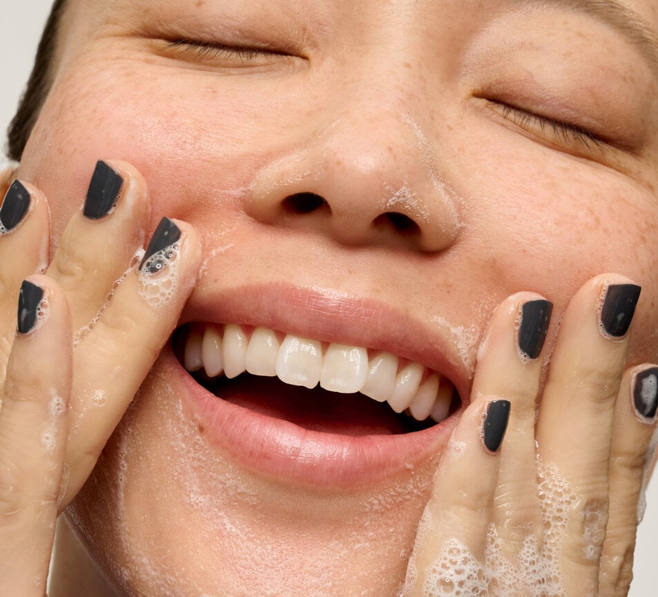 model cleansing face