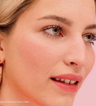 model using benefit mascara model using benefit mascara
