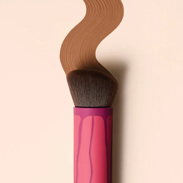 Hoola MaveMaker brush and swatch Hoola MaveMaker brush and swatch
