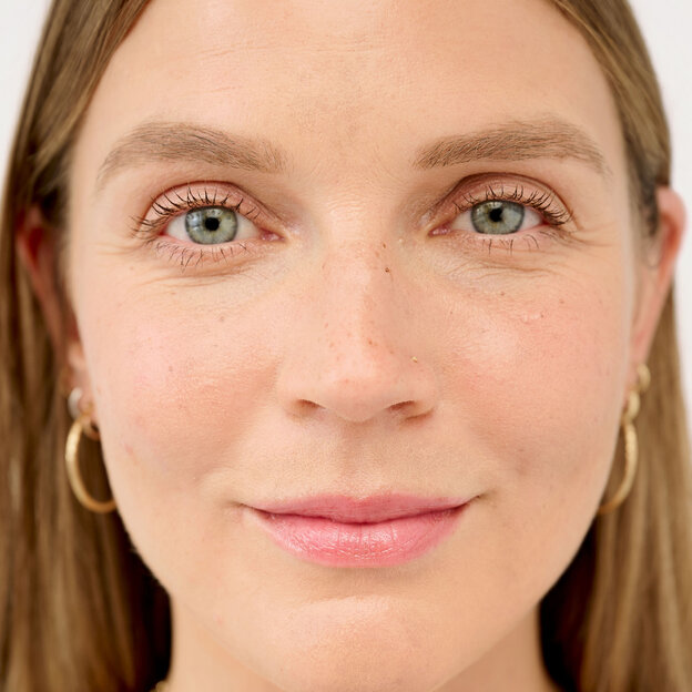 Precisely, My Brow Wax Shade 2.5 Model