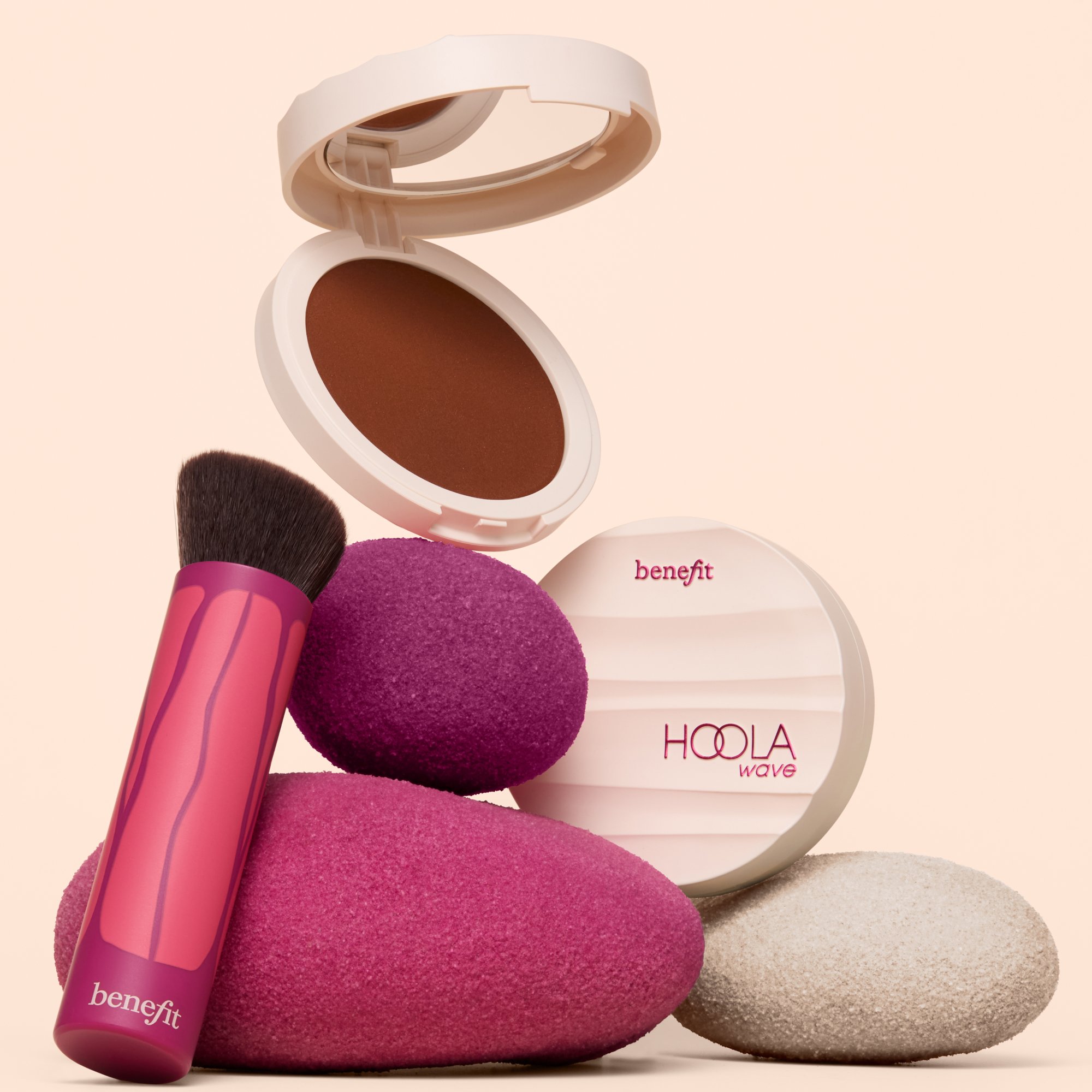 大人上品なおすすめコーデ Wavemaker: Hoola Blending Benefit Bronzer| Cream for Brush チーク